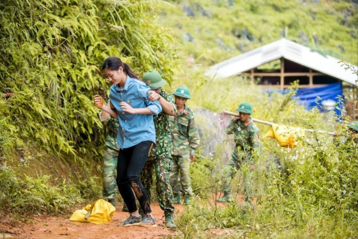 Lương Thùy Linh cay khóe mắt chứng kiến mảnh đời đáng thương, mong ước 1 điều Ảnh 4