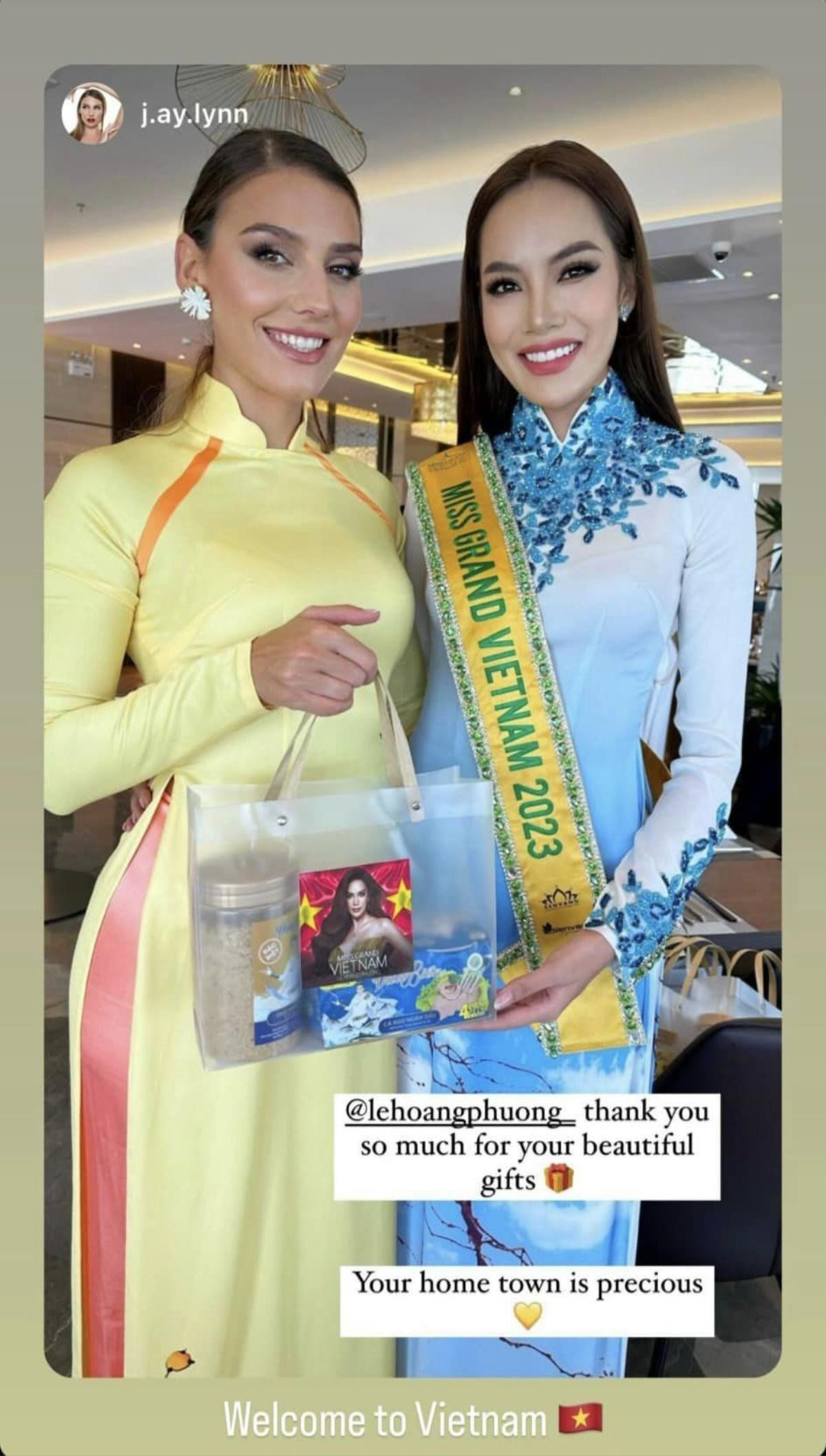 Có thể là hình ảnh về 2 người và văn bản cho biết 'j.ay.lynn MISS GRAND VIETNAM 2023 @lehoangphuong thank you so much for your beautiful gifts Your home town is precious Welcome to Vietnam'