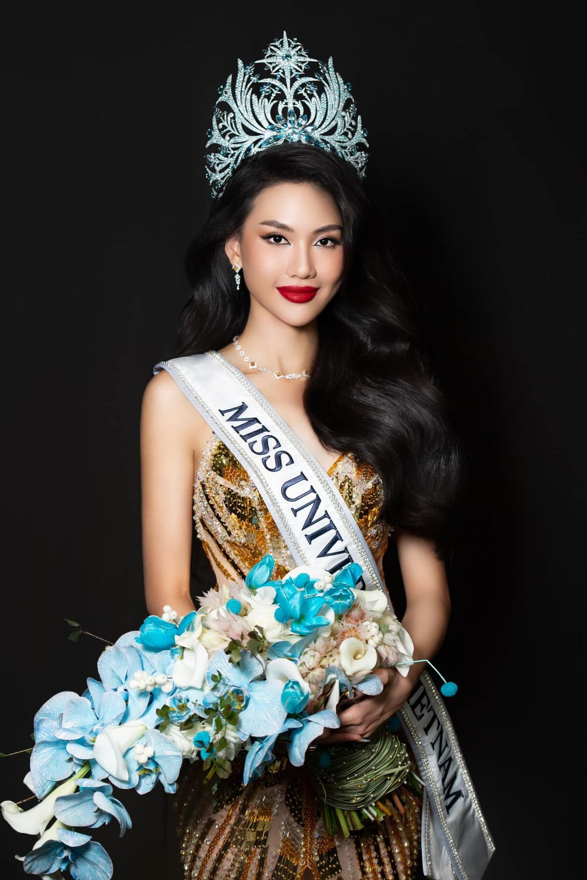 Bùi Quỳnh Hoa mặc 'đạp sóng gió' đến Miss Universe 2023 liệu có ổn? Ảnh 2