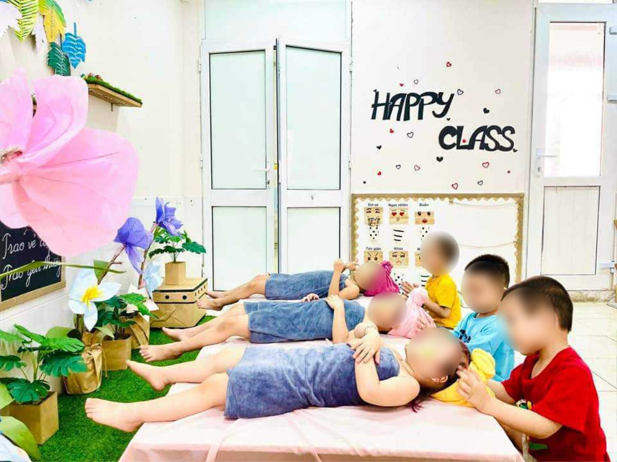 Để bé trai massage cho bé gái dịp 20/10 gây tranh cãi, trường mầm non nói gì? Ảnh 1