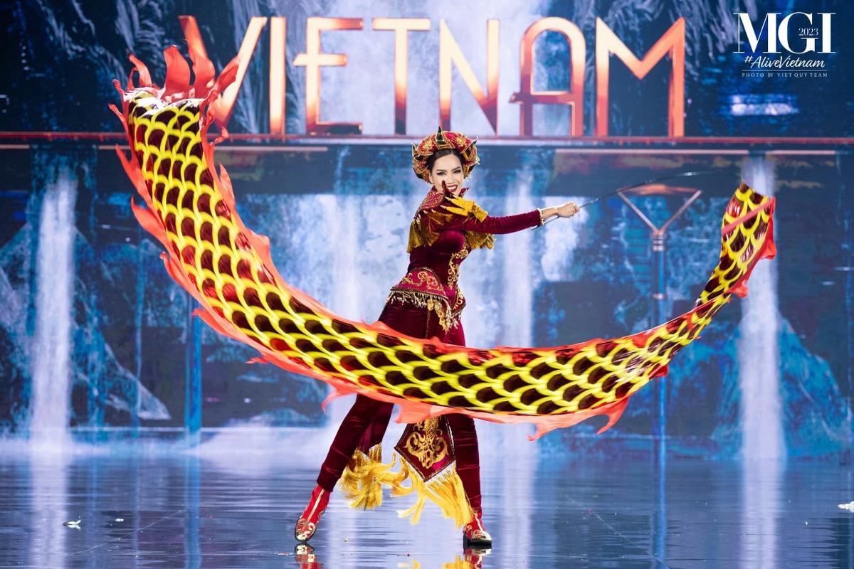 Gặp khó khăn trước thềm diễn National Costume, Hoàng Phương thể hiện ra sao? Ảnh 4