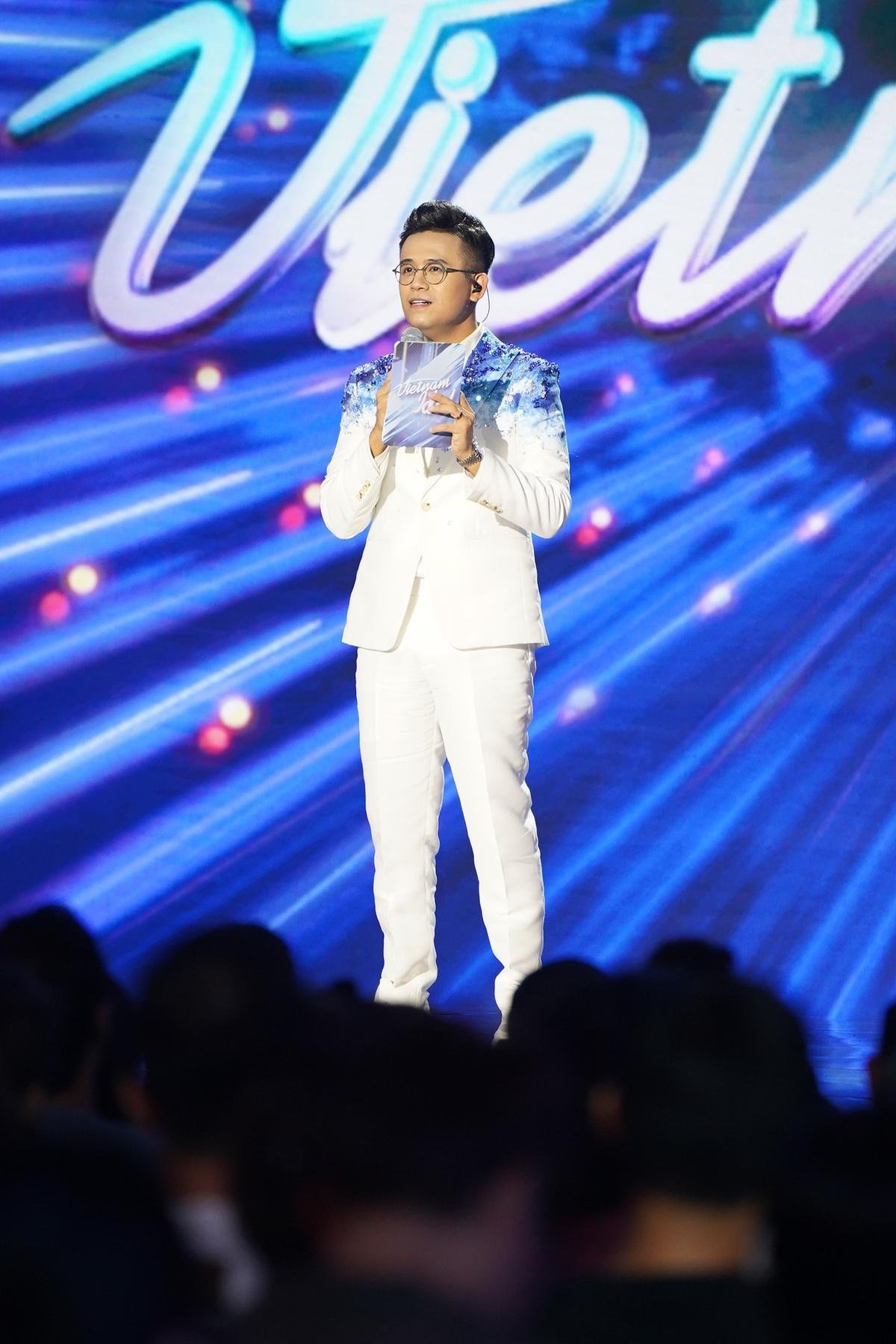 Trực tiếp chung kết Vietnam Idol 2023: BGK xuất hiện, trình diễn tiết mục mở màn Ảnh 3