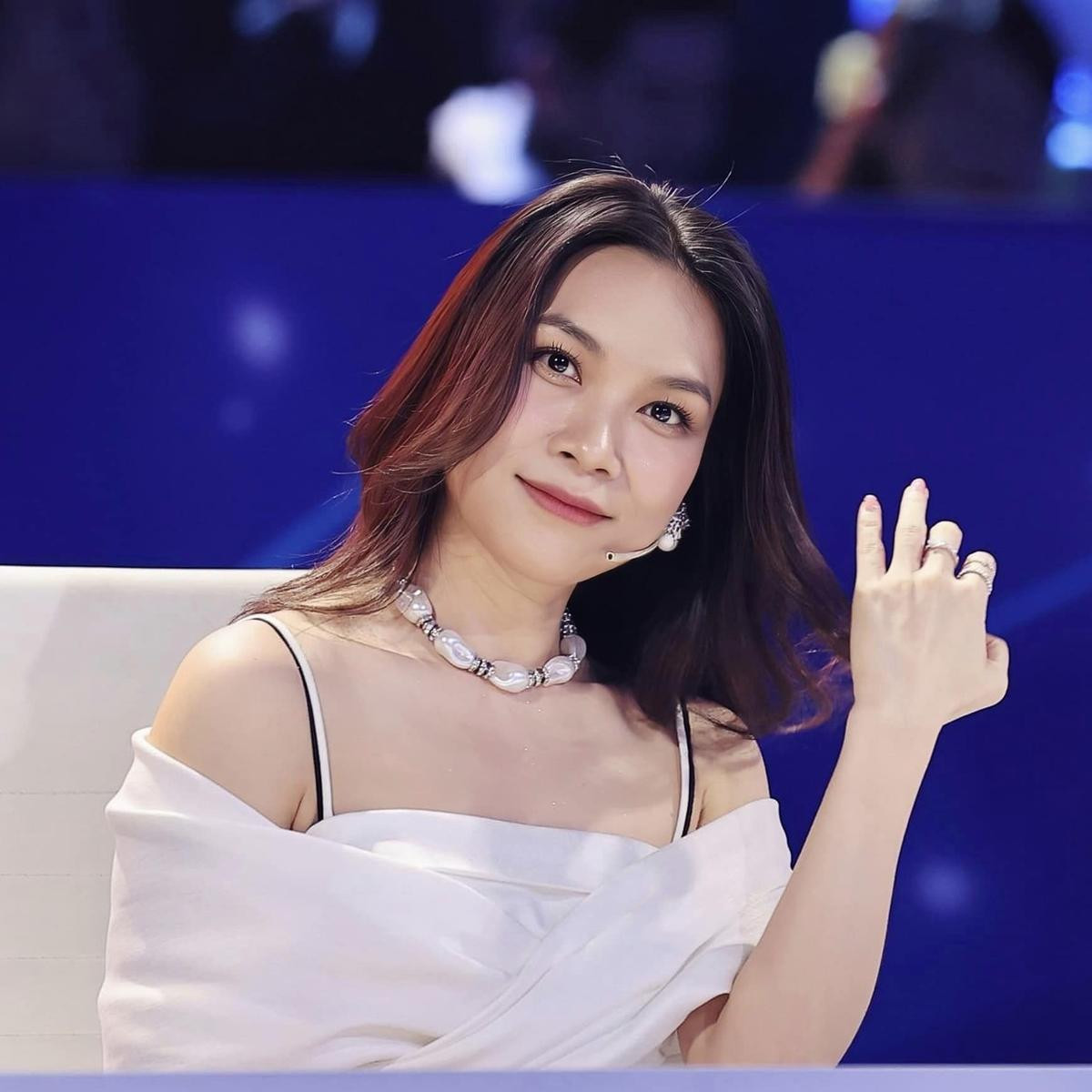 Chung kết Vietnam Idol: Mỹ Tâm bừng khí chất, visual không tuổi nhận mưa lời khen Ảnh 2