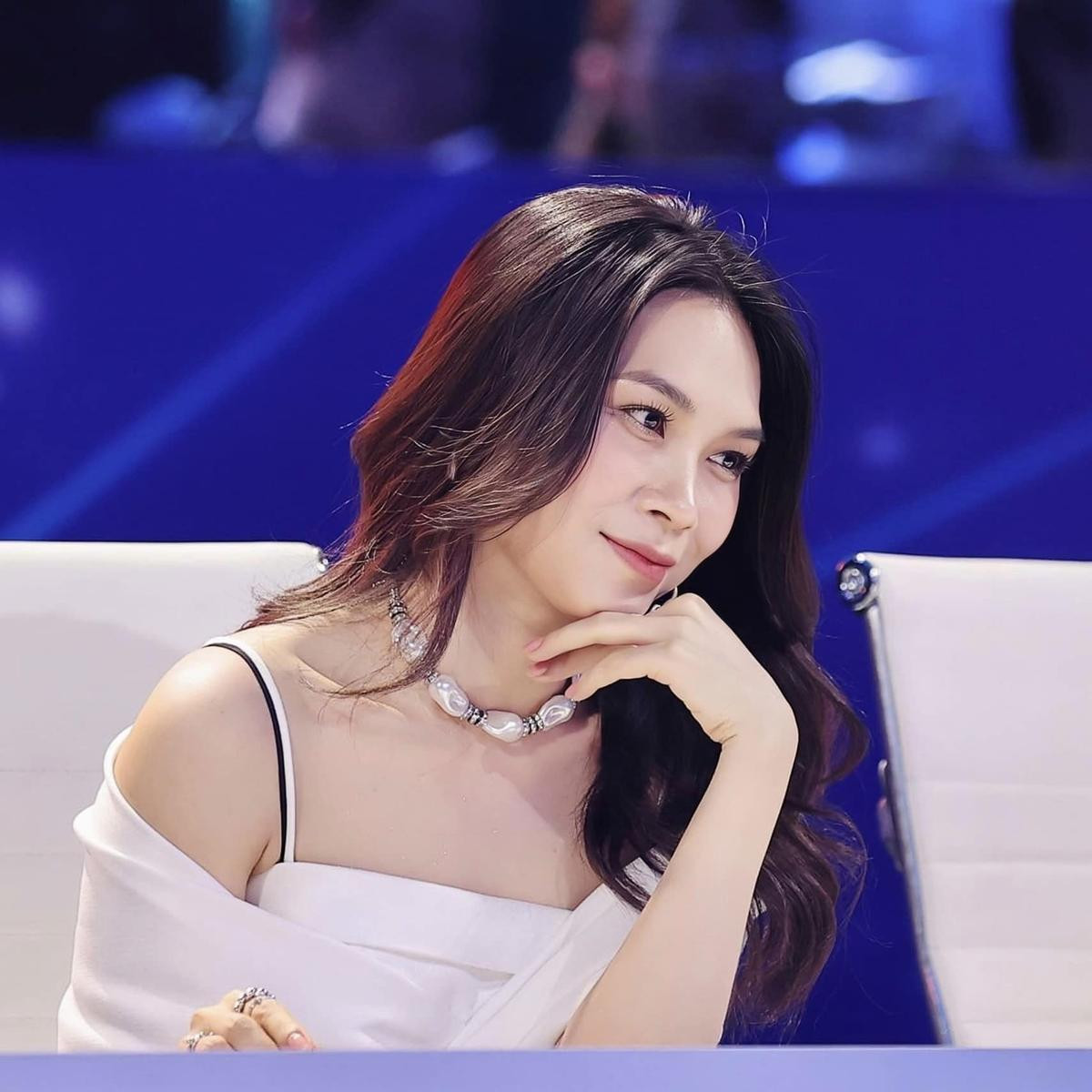 Chung kết Vietnam Idol: Mỹ Tâm bừng khí chất, visual không tuổi nhận mưa lời khen Ảnh 4