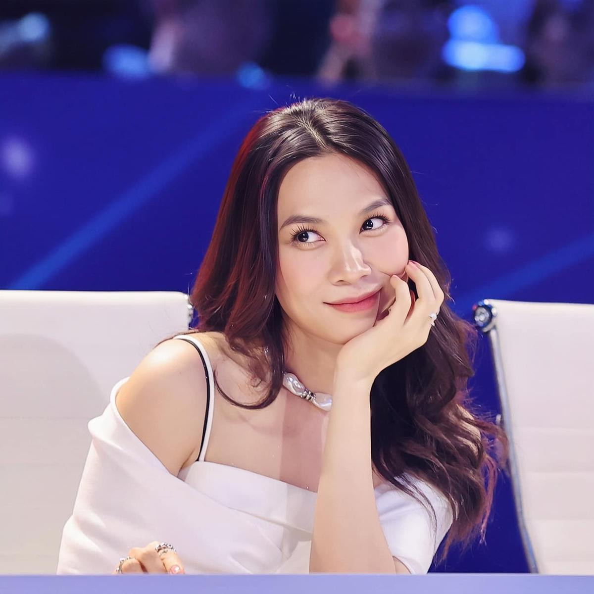 Chung kết Vietnam Idol: Mỹ Tâm bừng khí chất, visual không tuổi nhận mưa lời khen Ảnh 1