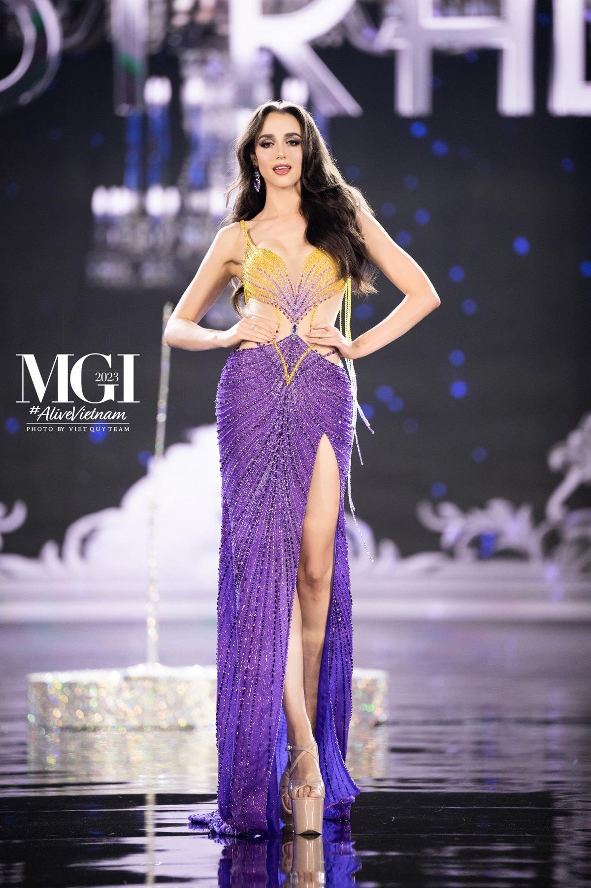 Evening Gown bán kết MGI: Đại diện Thái Lan gặp sự cố, Hoàng Phương kết màn mãn nhãn Ảnh 3