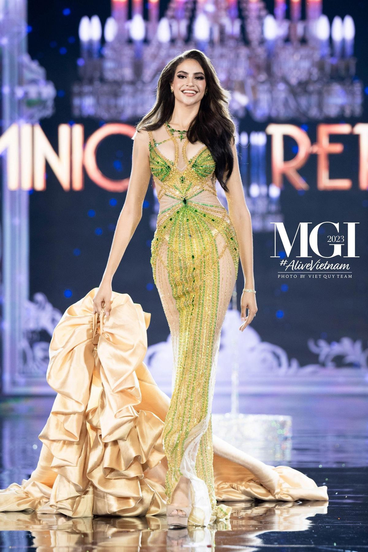 Choáng: 12 thí sinh Miss Grand International 'xin vía' hoa hậu từ NTK Việt Nam Ảnh 1