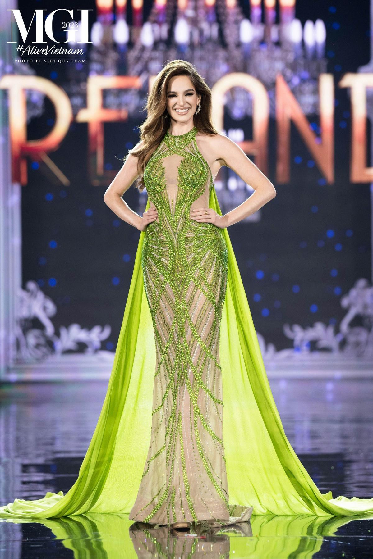 Choáng: 12 thí sinh Miss Grand International 'xin vía' hoa hậu từ NTK Việt Nam Ảnh 2