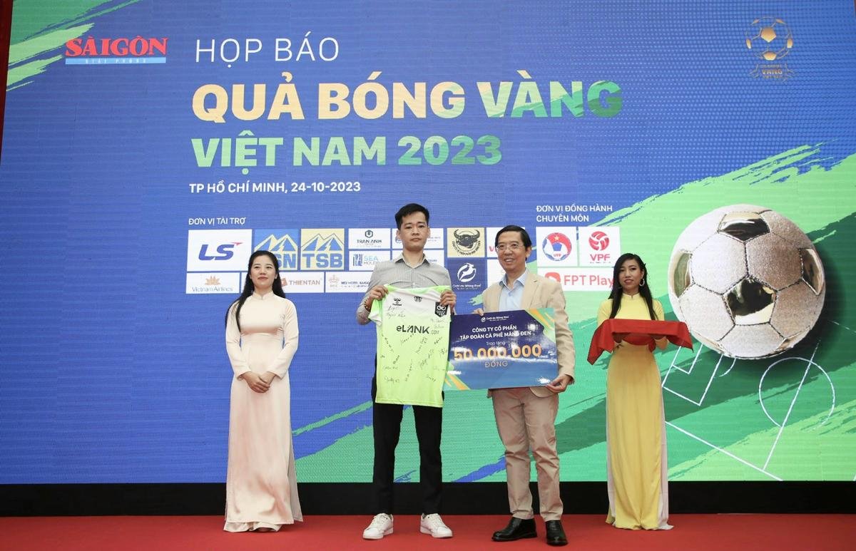 Ra mắt QBV 2023: Áo đấu của Huỳnh Như được bán để giúp đỡ các cựu cầu thủ Ảnh 1