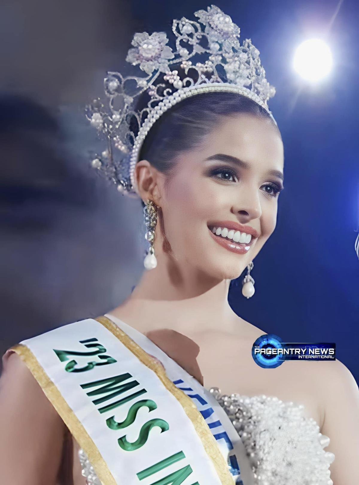 Phương Nhi khóc nức nở vì trượt Top 7 Miss International, fan trấn an: 'Em út đã giỏi lắm rồi' Ảnh 1