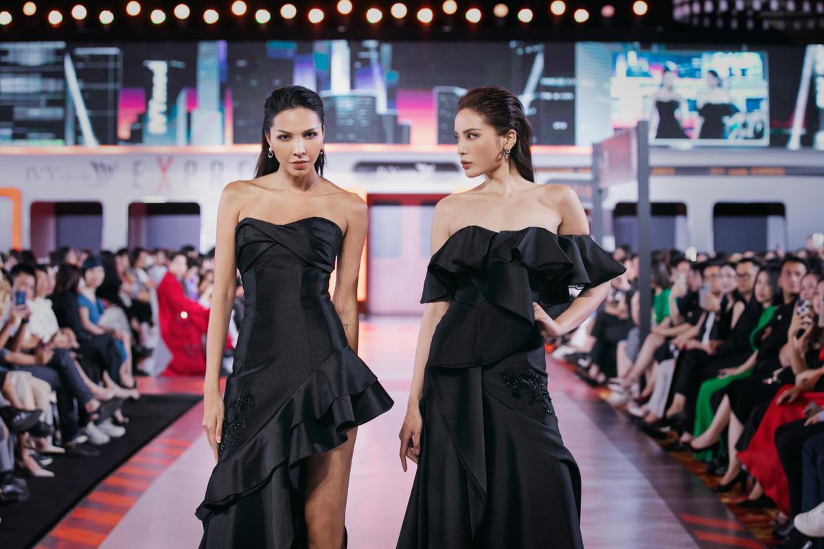 Kỳ Duyên Minh Triệu catwalk đôi ma mị trên sàn diễn: 'Chúng mình mãi mãi có nhau' Ảnh 1