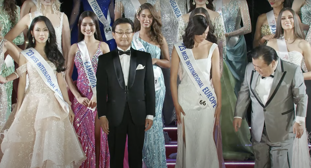 Chung kết Miss International 2023: Một người đẹp gặp sự cố, té ngã trên sân khấu Ảnh 3