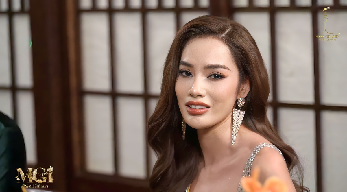 Hoàng Phương thể hiện tiếng Anh ra sao khi ngồi ăn cùng chủ tịch Miss Grand? Ảnh 2