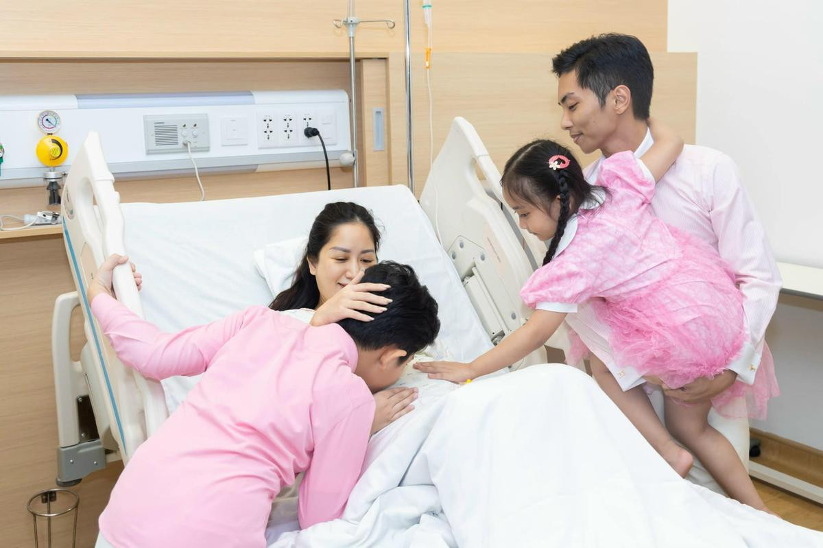 Khánh Thi liên tiếp gặp vấn đề sức khỏe sau sinh, có dấu hiệu trầm cảm Ảnh 3