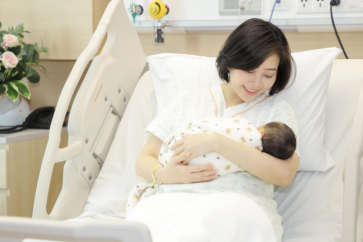 Liêu Hà Trinh lấy lại vóc dáng thon gọn, đẹp mặn mà như ngày son rỗi Ảnh 4