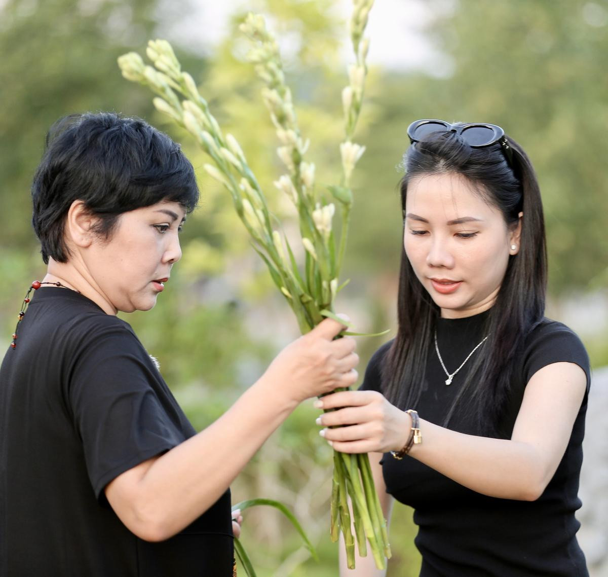 NSND Minh Hằng: Chuẩn bị sẵn mộ phần, nghiệm ra nhiều điều sau biến cố mất chồng Ảnh 9