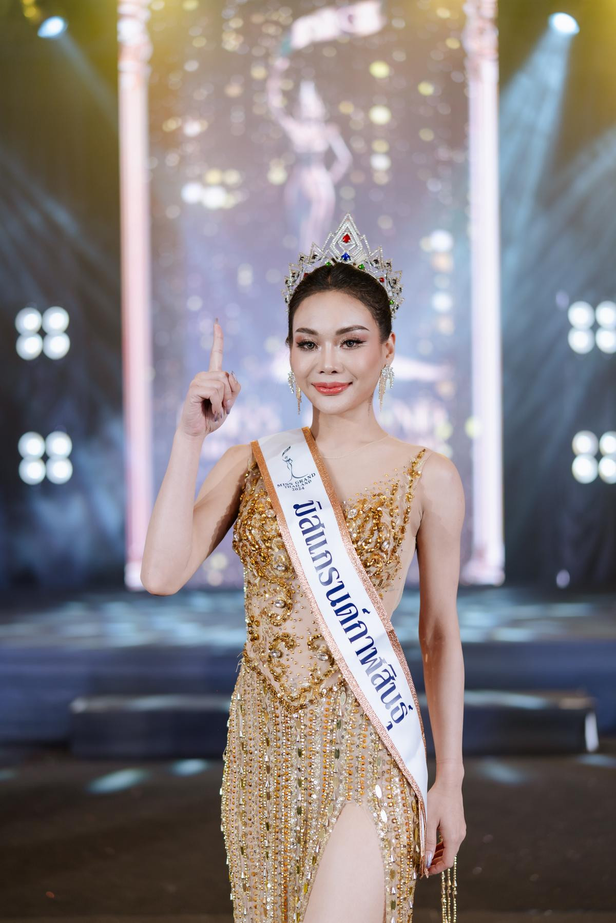 Xuất hiện 'chị em song sinh' với Engfa Waraha tại Miss Grand Kalasin 2024 Ảnh 1