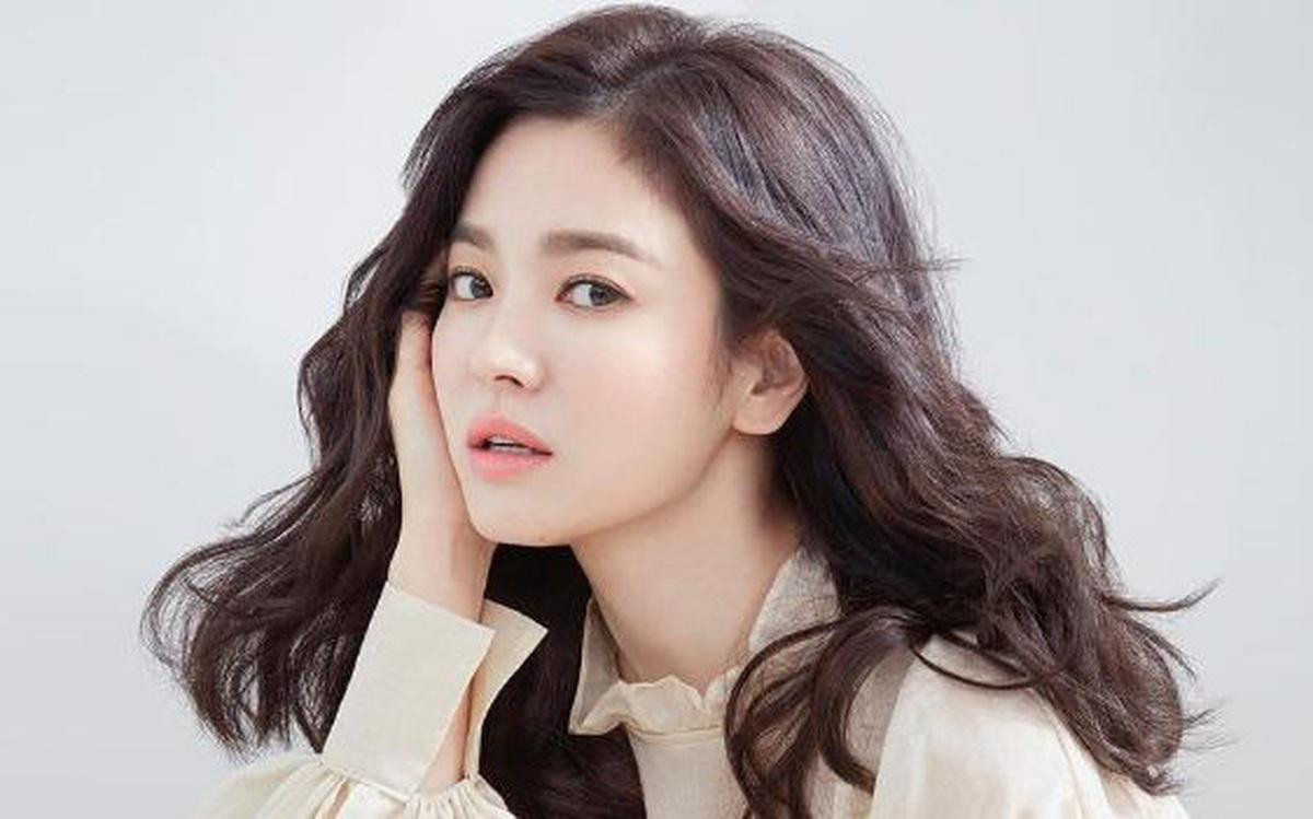 Song Hye Kyo vướng nghi vấn tái hôn, còn để lộ chiếc nhẫn kim cương 'to đùng' trên tay Ảnh 1