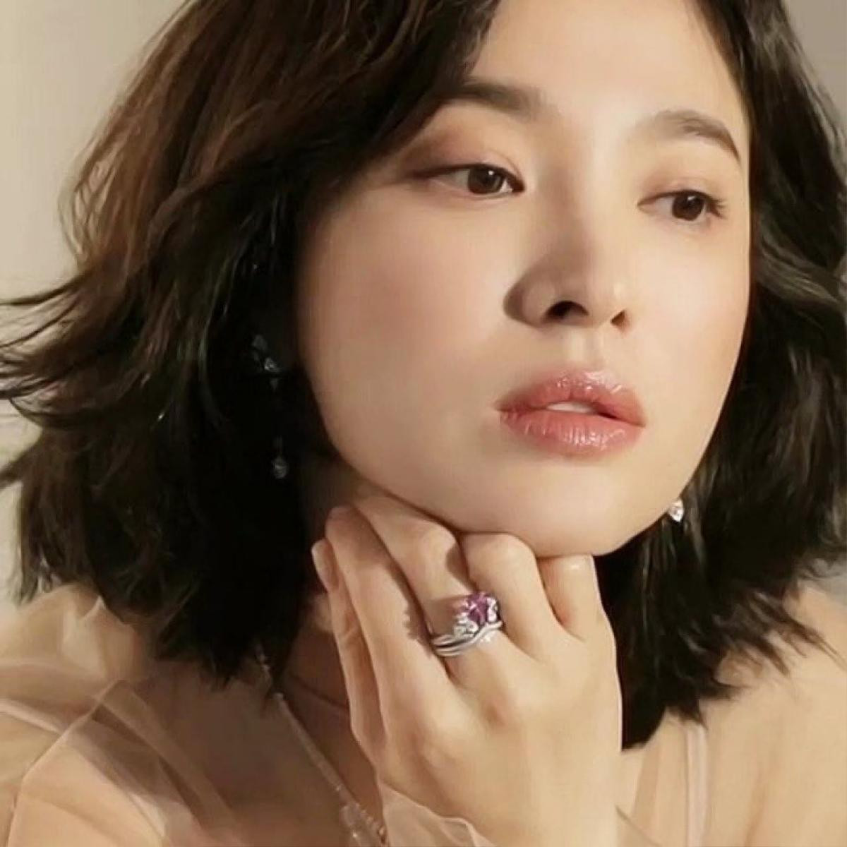 Song Hye Kyo vướng nghi vấn tái hôn, còn để lộ chiếc nhẫn kim cương 'to đùng' trên tay Ảnh 4