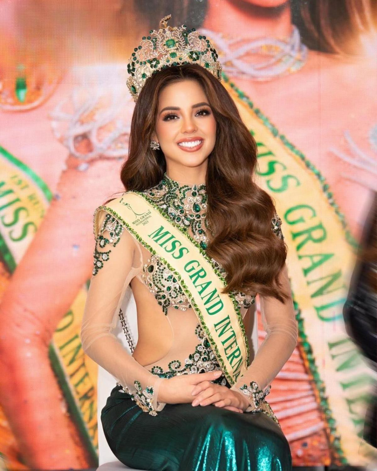 Loạn nhịp tim trước nhan sắc thuở bé của Miss Grand International 2023: 'Ụp crown' khỏi bàn cãi Ảnh 2