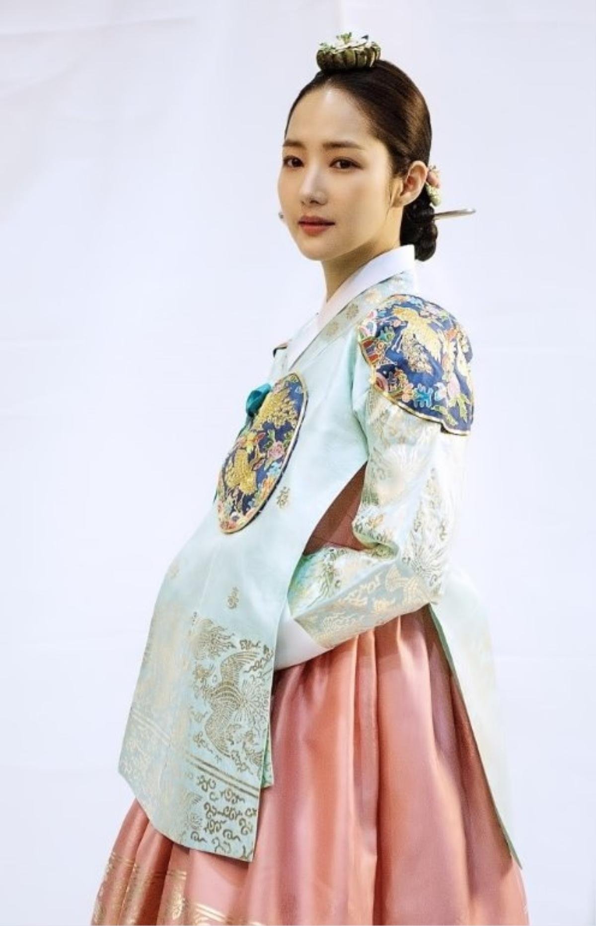 BXH mỹ nhân diện Hanbok đẹp nhất: Lưu Diệc Phi tranh hạng với Song Hye Kyo, top 1 không gây bất ngờ Ảnh 9