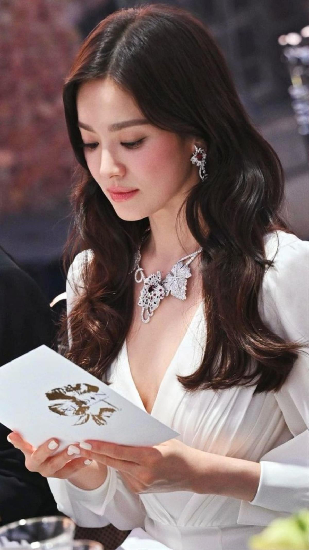 Song Hye Kyo khẳng định bản thân 'không biết mặc xấu là gì', netizen cũng phải gật gù Ảnh 1