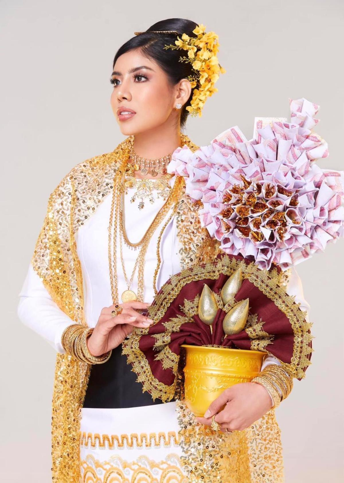 Choáng với National Costume nguyên một 'cây tiền' của Myanmar: Phen này Bùi Quỳnh Hoa hơi mệt Ảnh 2