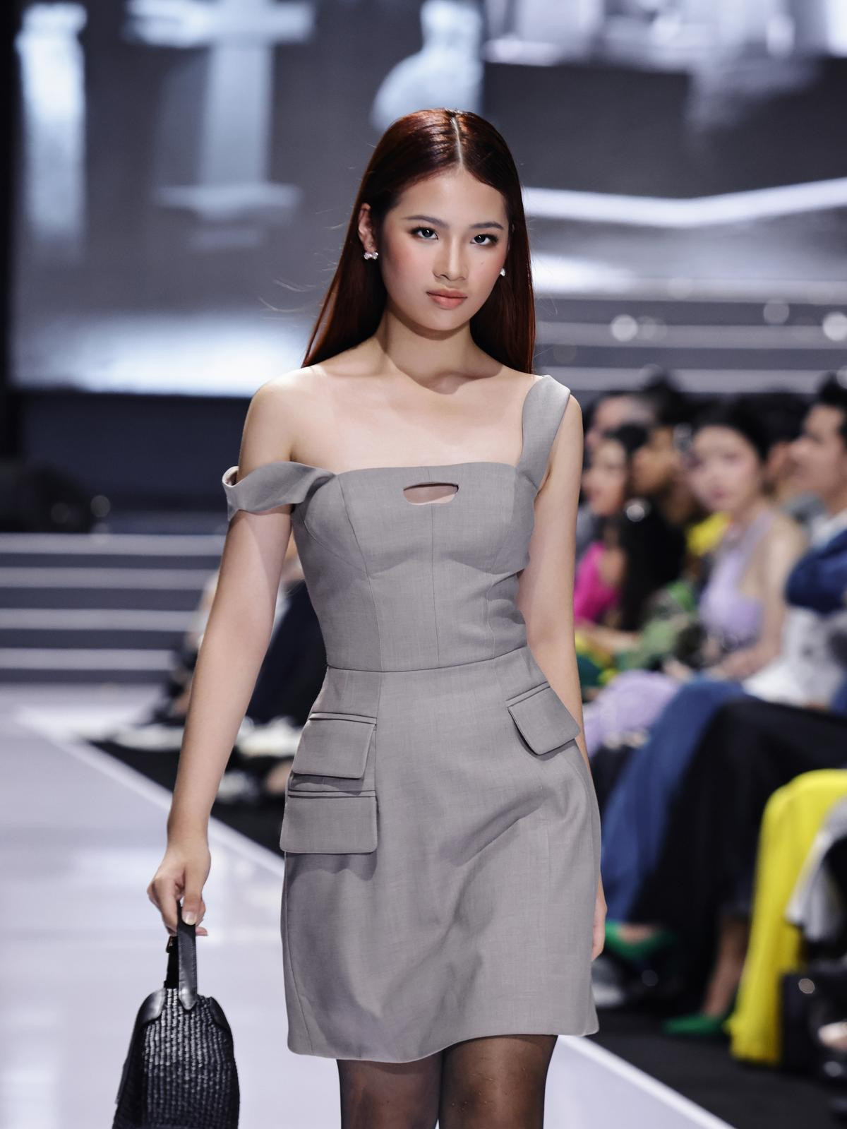 Bảo Hà khoe đôi chân catwalk ngày càng 'bén', tự tin sải bước cùng đàn chị Hồ Quỳnh Hương, Hương Giang Ảnh 11