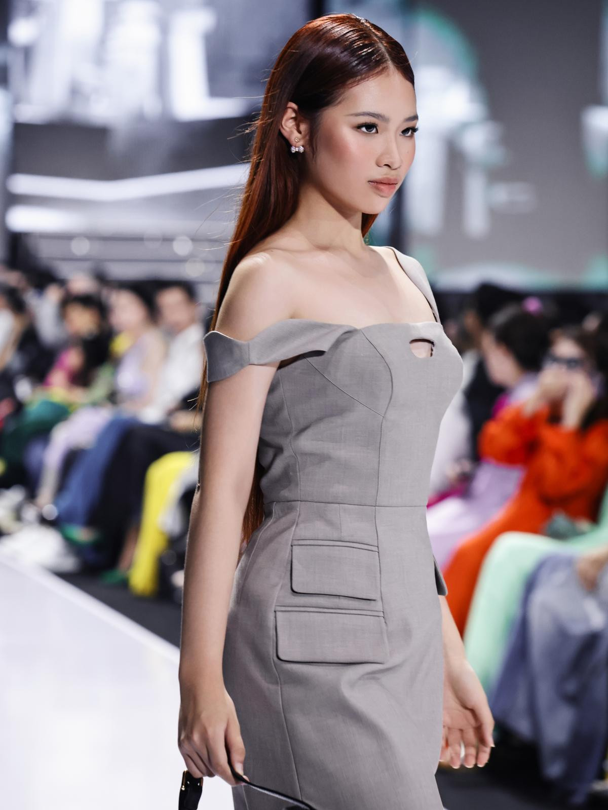 Bảo Hà khoe đôi chân catwalk ngày càng 'bén', tự tin sải bước cùng đàn chị Hồ Quỳnh Hương, Hương Giang Ảnh 13