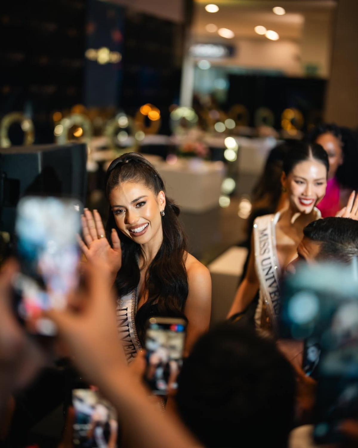 Mỹ nhân Thái được khán giả El Salvador xếp hàng cổ vũ ở Miss Universe: Đi thi mà xuất hiện như celeb! Ảnh 7