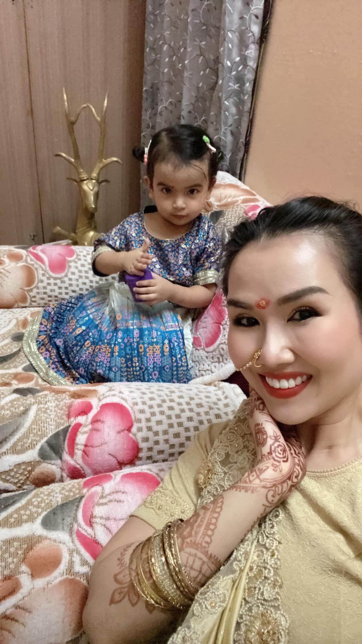 Có thể là hình ảnh về 1 người và henna