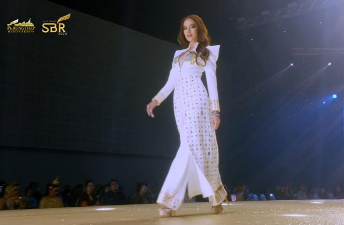 Lê Hoàng Phương 'quét sạch' sàn diễn ở Thái Lan, trổ tài catwalk khiến fan chấm '10 điểm không nhưng' Ảnh 6