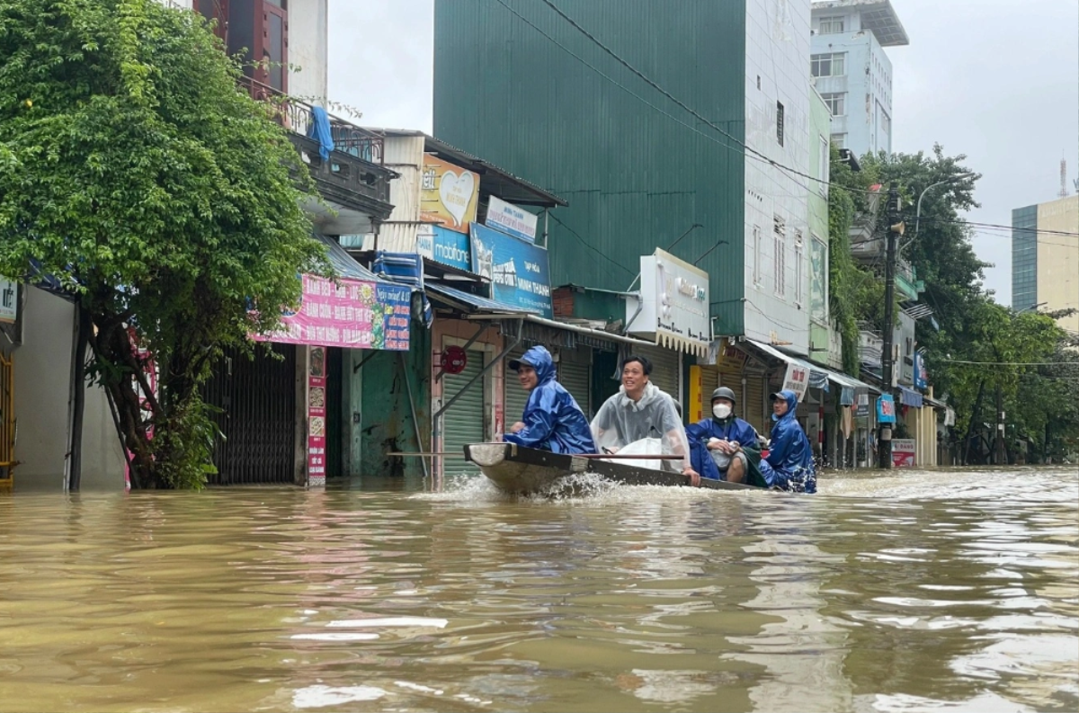 Không khí lạnh tăng cường bao phủ Bắc Bộ, miền Trung mưa ngập khắp nơi Ảnh 2