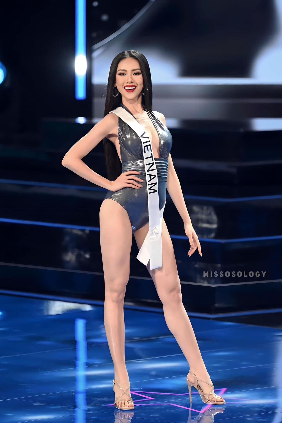 10 phần trình diễn áo tắm đẹp nhất bán kết Miss Universe: Bùi Quỳnh Hoa khoe body trắng như bông Ảnh 1