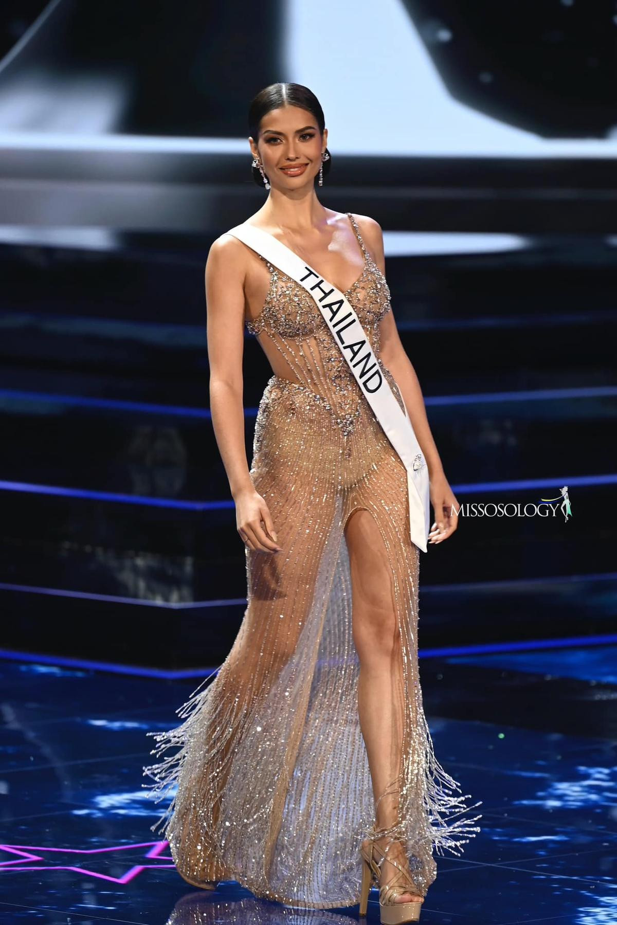 10 bộ váy dạ hội đẹp nhất bán kết Miss Universe: Bùi Quỳnh Hoa bung tà có đủ ấn tượng? Ảnh 2