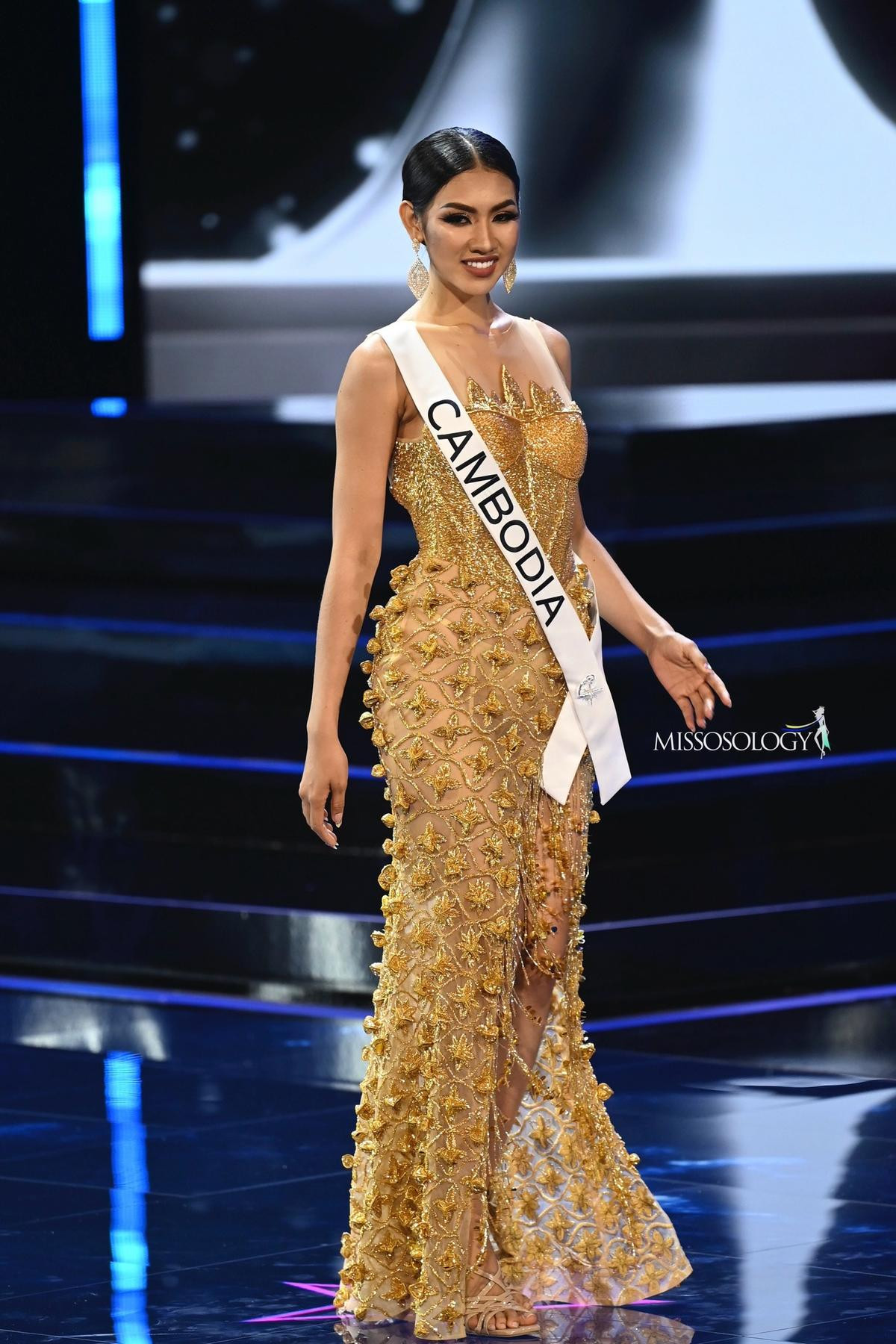 10 bộ váy dạ hội đẹp nhất bán kết Miss Universe: Bùi Quỳnh Hoa bung tà có đủ ấn tượng? Ảnh 3