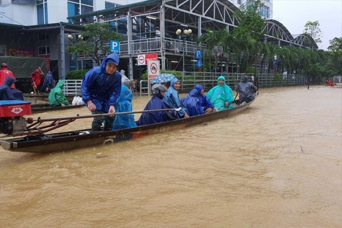 Mưa lũ cuồn cuộn ở Thừa Thiên - Huế vượt mọi kịch bản ứng phó Ảnh 3