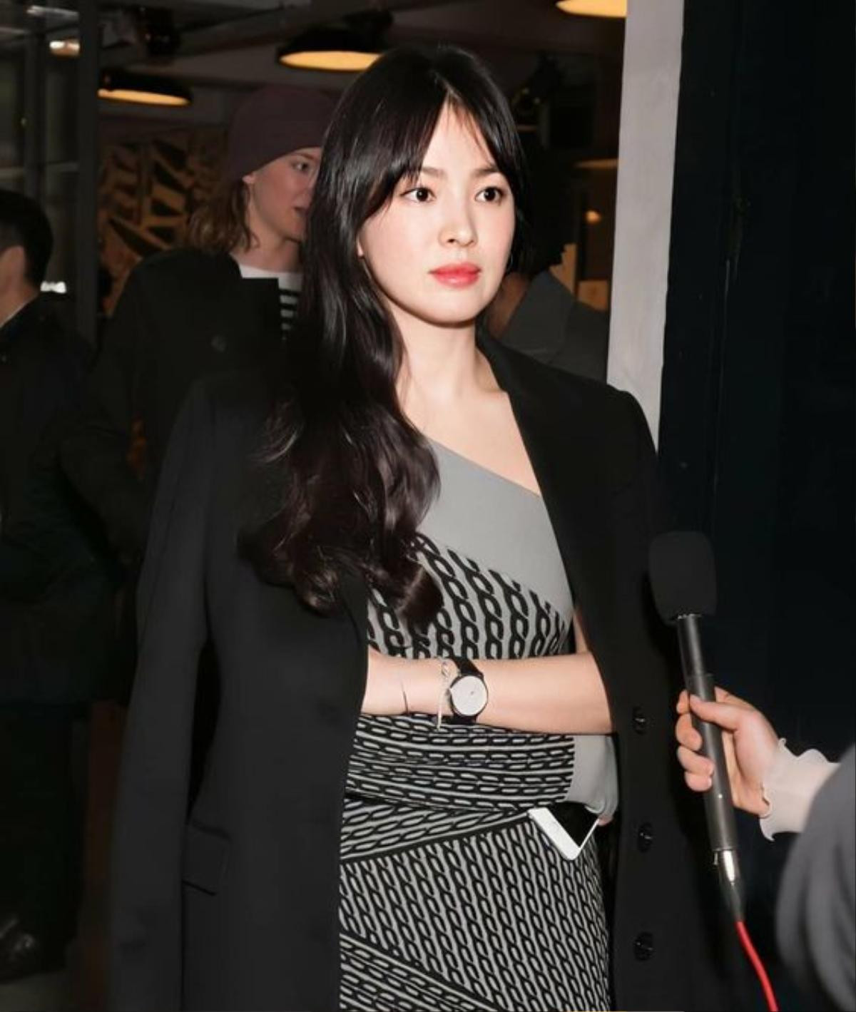 Song Hye Kyo lộ trạng thái đáng báo động bên cạnh người đặc biệt, netizen lo lắng vì thói quen kì lạ Ảnh 1