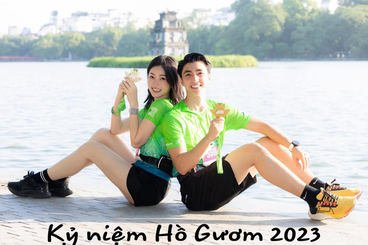 Có thể là hình ảnh về 2 người và văn bản