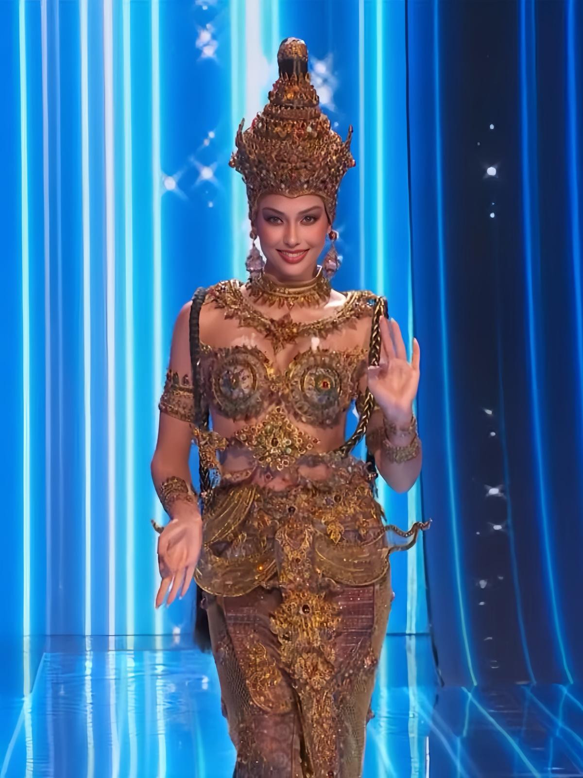 Đại diện Thái Lan hóa 'Vị thần thế kỷ 14' trong vòng thi National Costume tại Miss Universe 2023 Ảnh 3