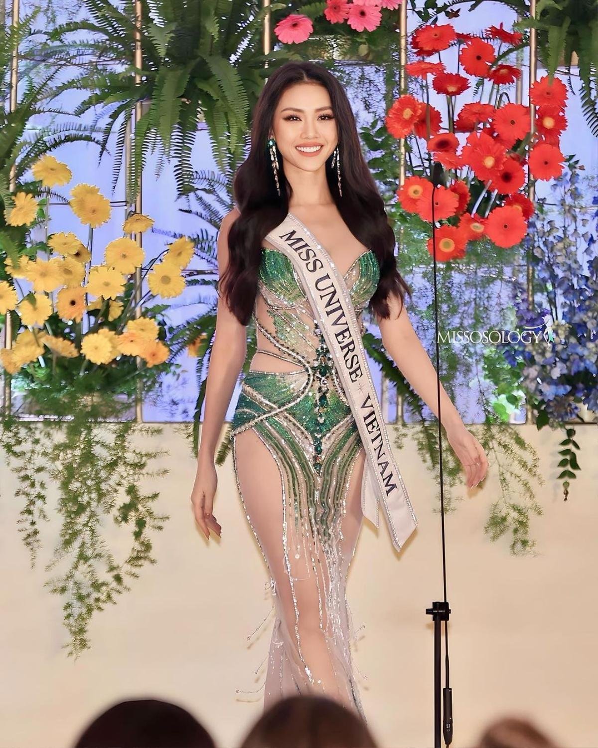 Tất tần tật váy áo của Bùi Quỳnh Hoa tại Miss Universe 2023: Khoản này thì được khen! Ảnh 13