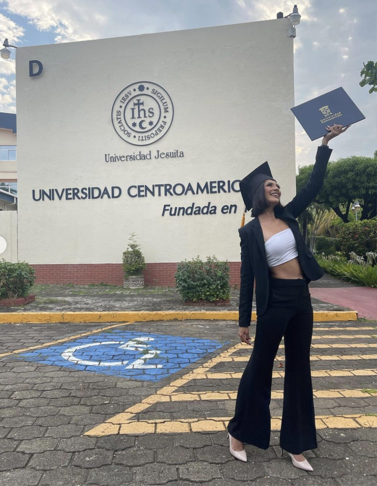 Tân Miss Universe: Học vấn khủng, từng là đối thủ của Đỗ Thị Hà tại Miss World 2021 Ảnh 10