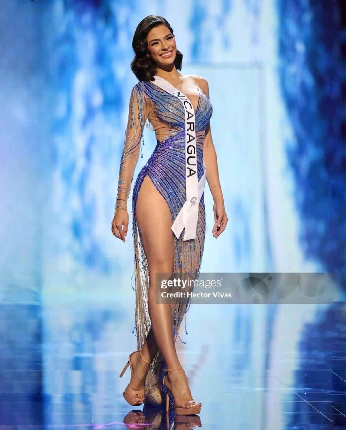 'Xỉu up xỉu down' với khoảnh khắc quy tụ 5 thế hệ mỹ nhân Miss Universe Ảnh 6