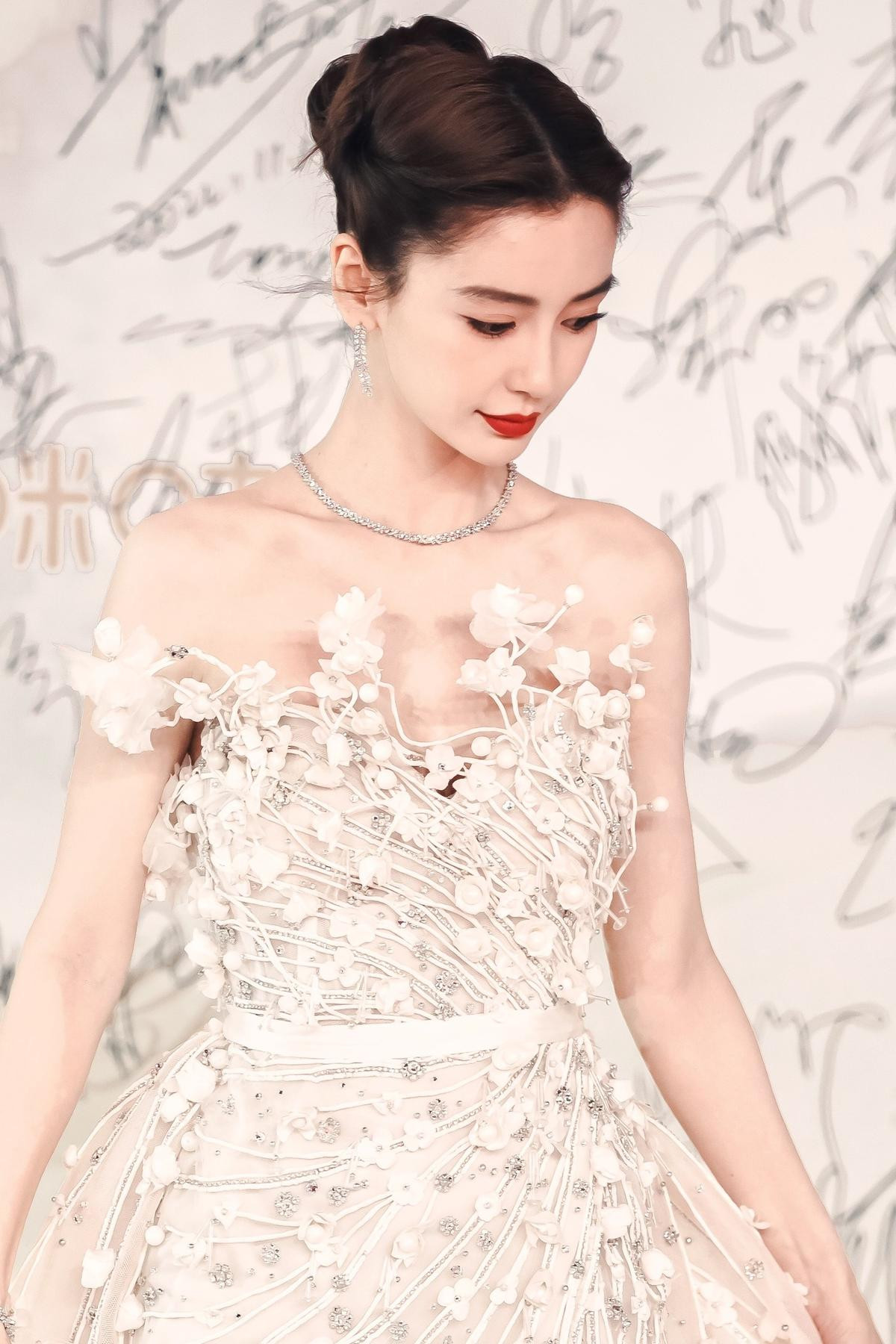 Thành Nghị và 2 mỹ nam bị Angelababy, Trương Gia Nghê liên luỵ Ảnh 2