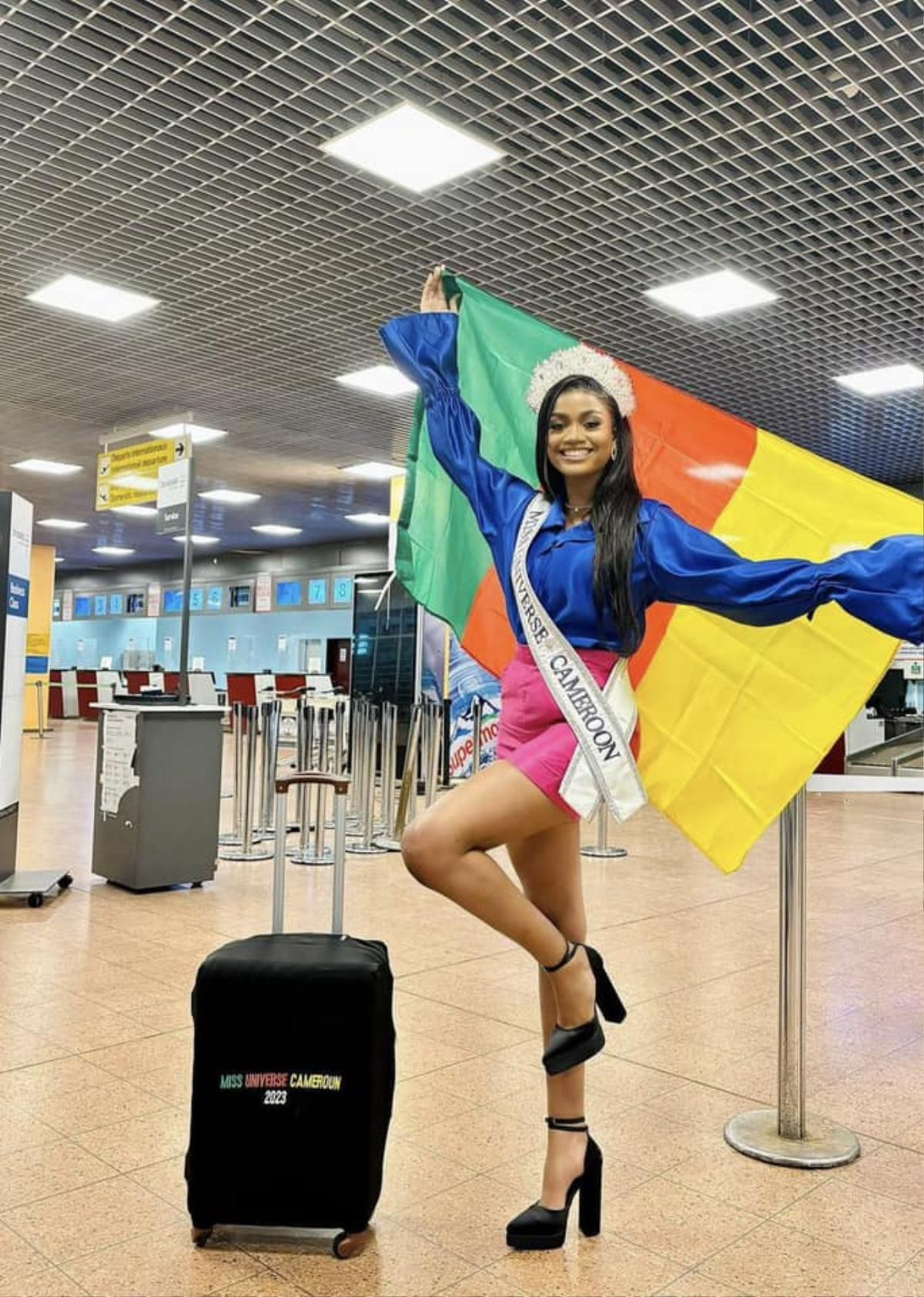 Chấm điểm thời trang sân bay của dàn Miss Universe: Bùi Quỳnh Hoa cân nổi chị đẹp Thái Lan không? Ảnh 14