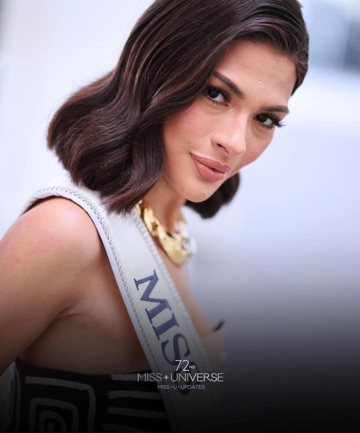 Tân Miss Universe thất thường nhan sắc: Hôm 'dừ' hơn tuổi, lúc sáng bừng khí chất Ảnh 6