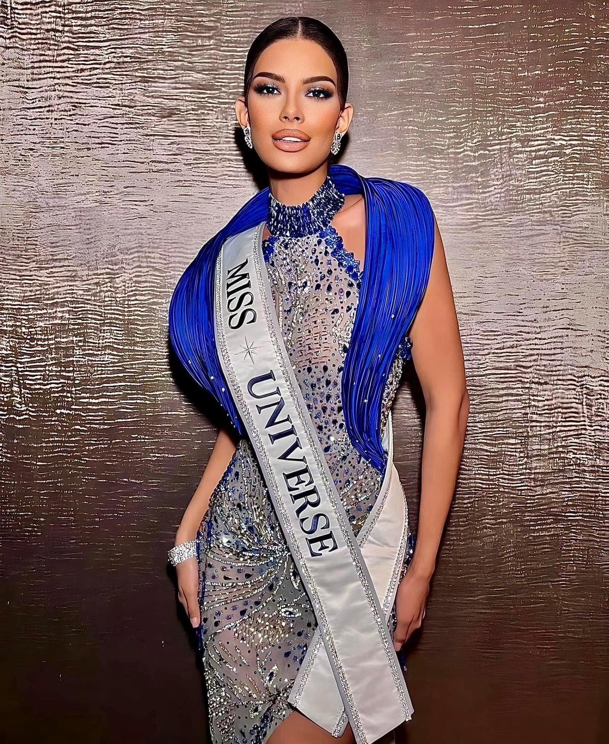 Tân Miss Universe thất thường nhan sắc: Hôm 'dừ' hơn tuổi, lúc sáng bừng khí chất Ảnh 2