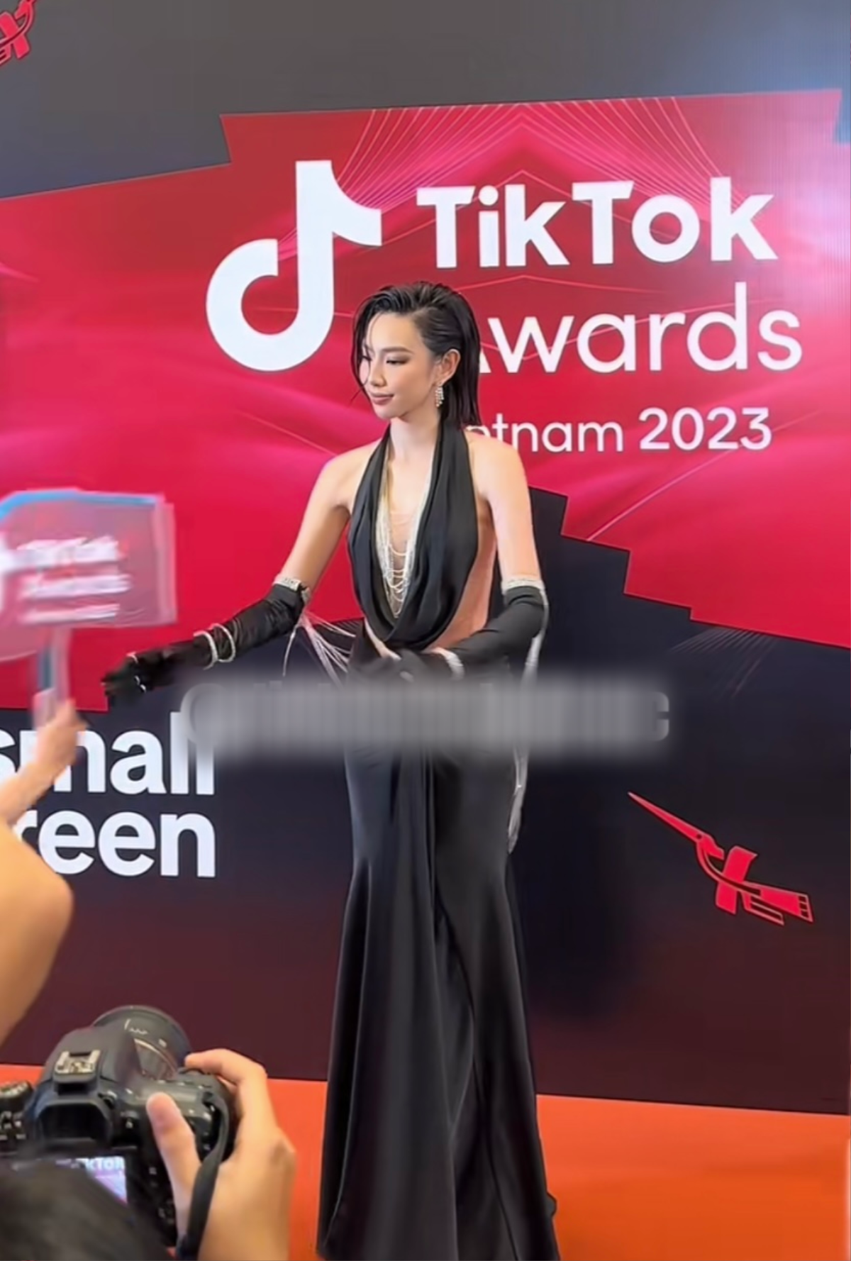 Thùy Tiên diện váy hở gần nửa cơ thể trên thảm đỏ TikTok Awards VN, cỡ này ai làm lại nữa? Ảnh 4