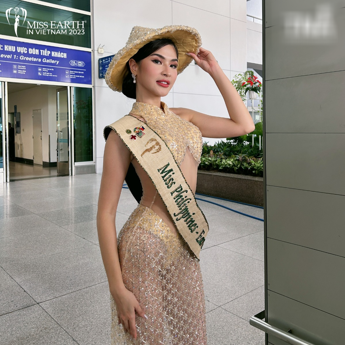 Thí sinh Miss Earth 2023 diện outfit xuyên thấu gây sốc ở sân bay Việt Nam, nhập cuộc cháy quá! Ảnh 1