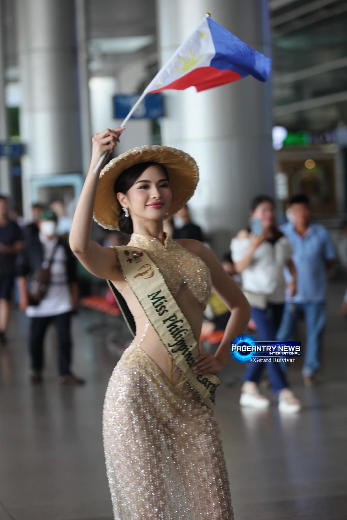 Thí sinh Miss Earth 2023 diện outfit xuyên thấu gây sốc ở sân bay Việt Nam, nhập cuộc cháy quá! Ảnh 3